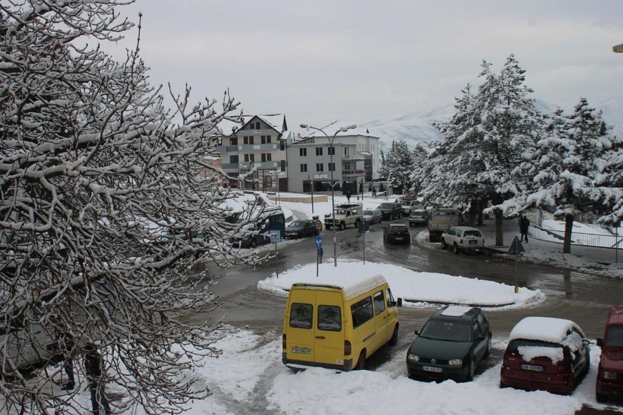 Hotel Kings Apartments Bajram Curri Kültér fotó